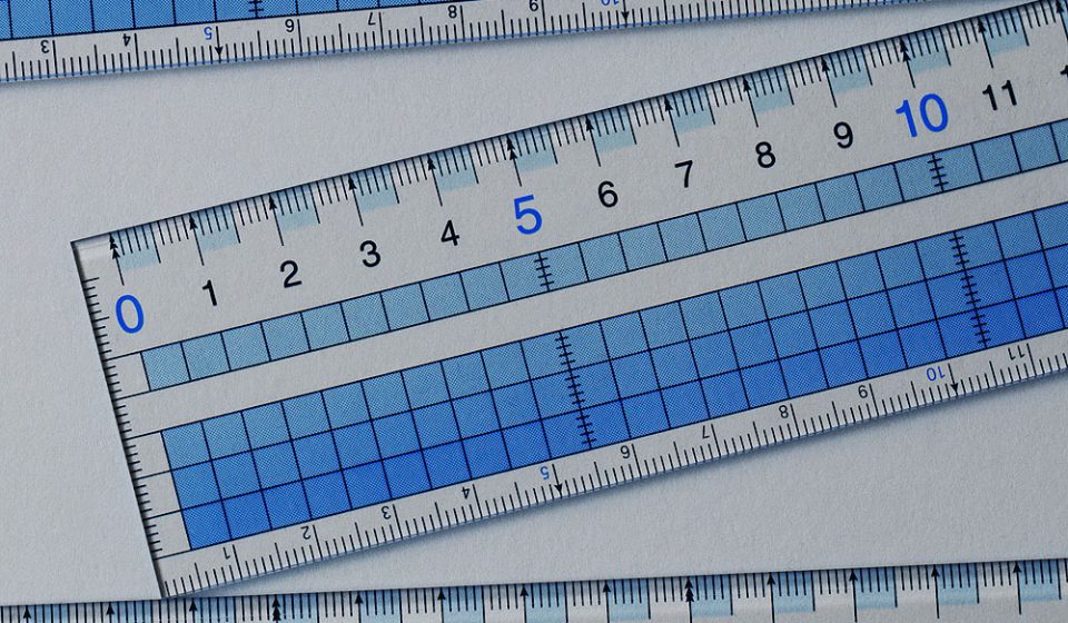 学生時代の文具が実は使える。機能的なレイメイ藤井の方眼定規